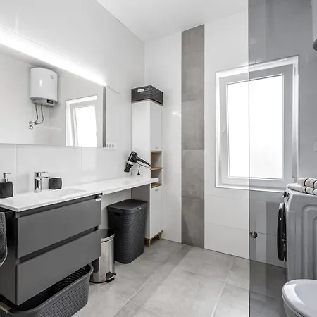 Gorgeous In With Kitchen