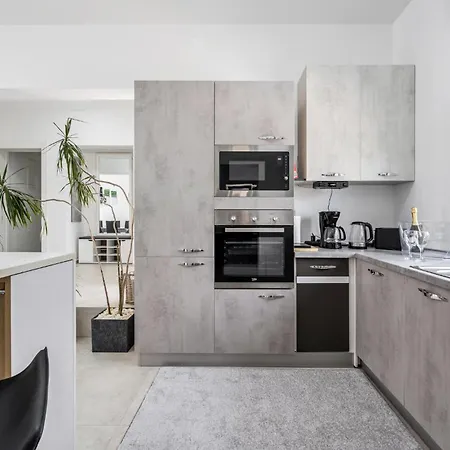 Gorgeous In With Kitchen Holiday home *