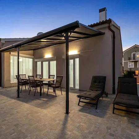 Gorgeous In With Kitchen Holiday home