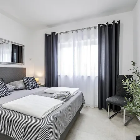 Vikendica Gorgeous In With Kitchen