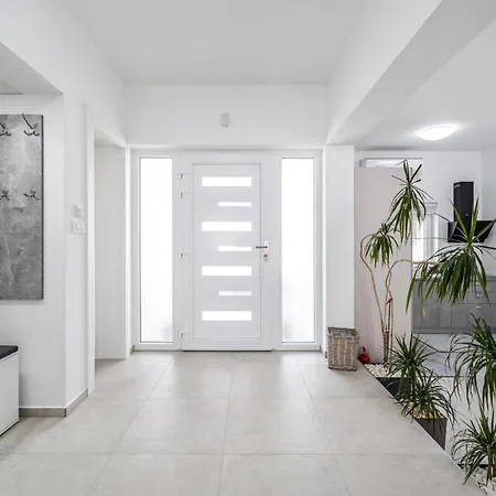 Vikendica Gorgeous In With Kitchen