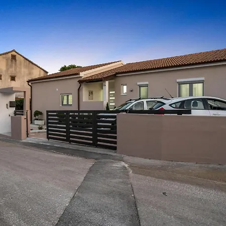 Vikendica Gorgeous In With Kitchen *