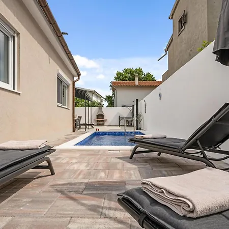 Holiday home Gorgeous In With Kitchen Vodice