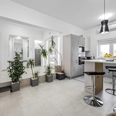 Gorgeous In With Kitchen