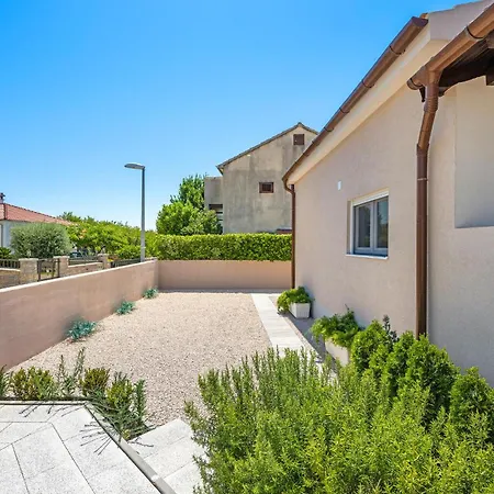 Vikendica Gorgeous In With Kitchen