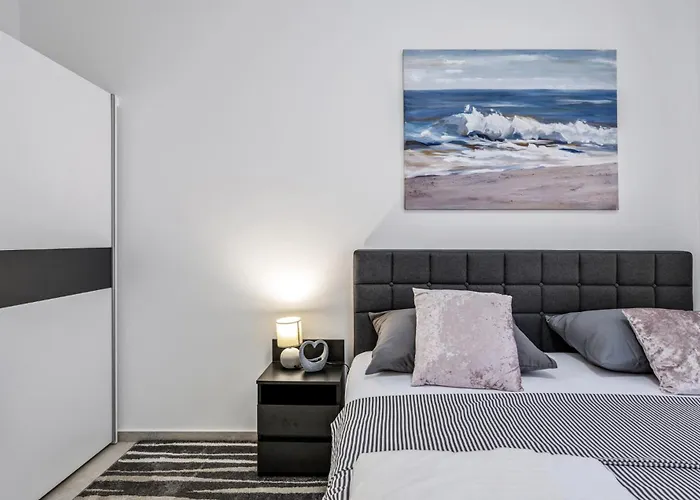 Ferienhaus Gorgeous In With Kitchen *