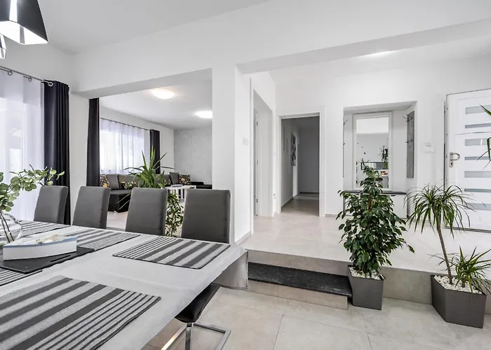 Ferienhaus Gorgeous In With Kitchen