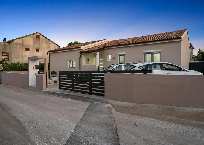 Ferienhaus Gorgeous In With Kitchen *