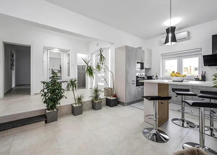 Gorgeous In With Kitchen