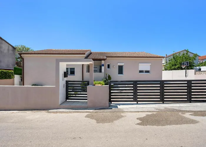 Gorgeous In With Kitchen